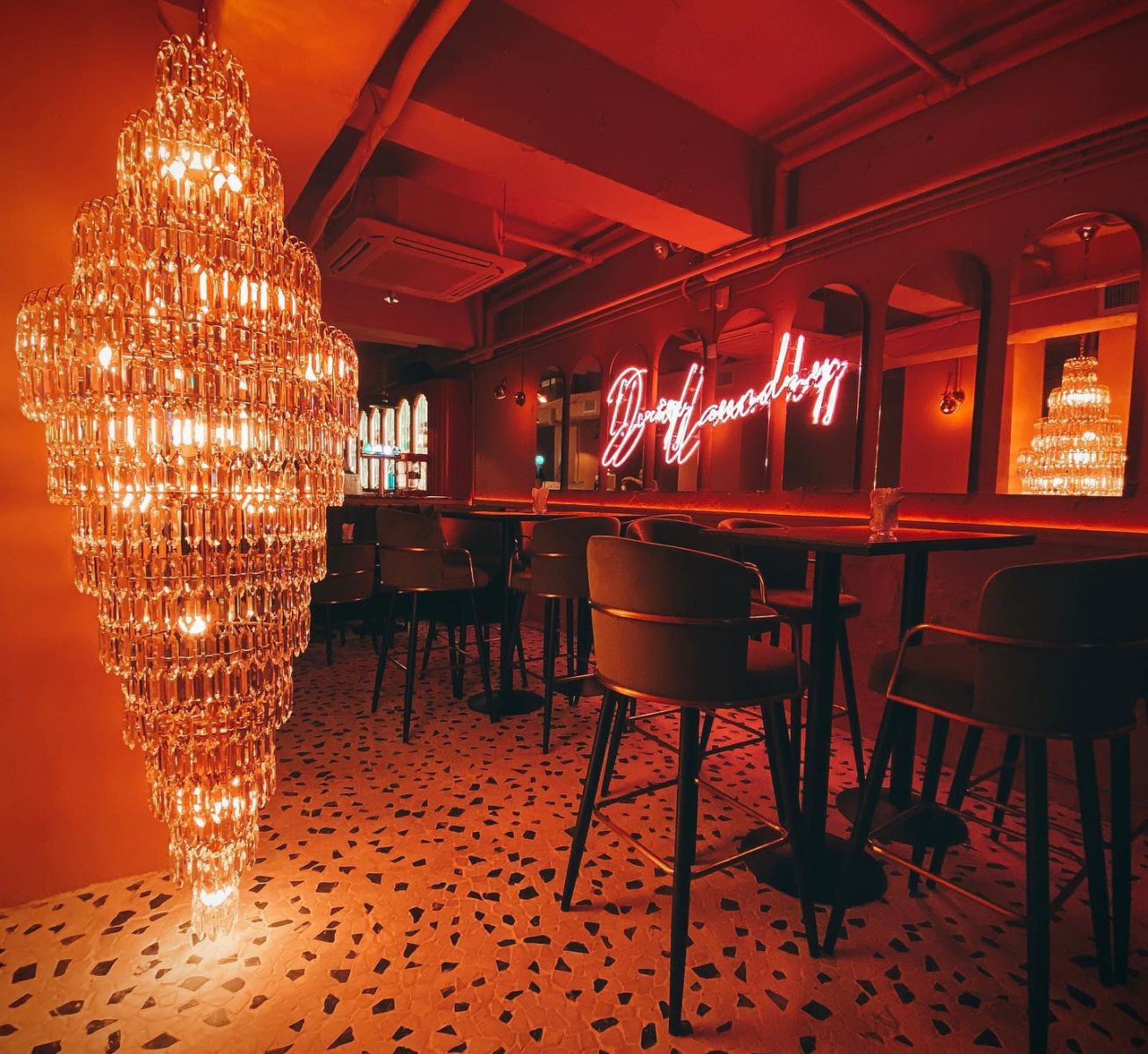 A large and eye-catching chandelier at the entrance