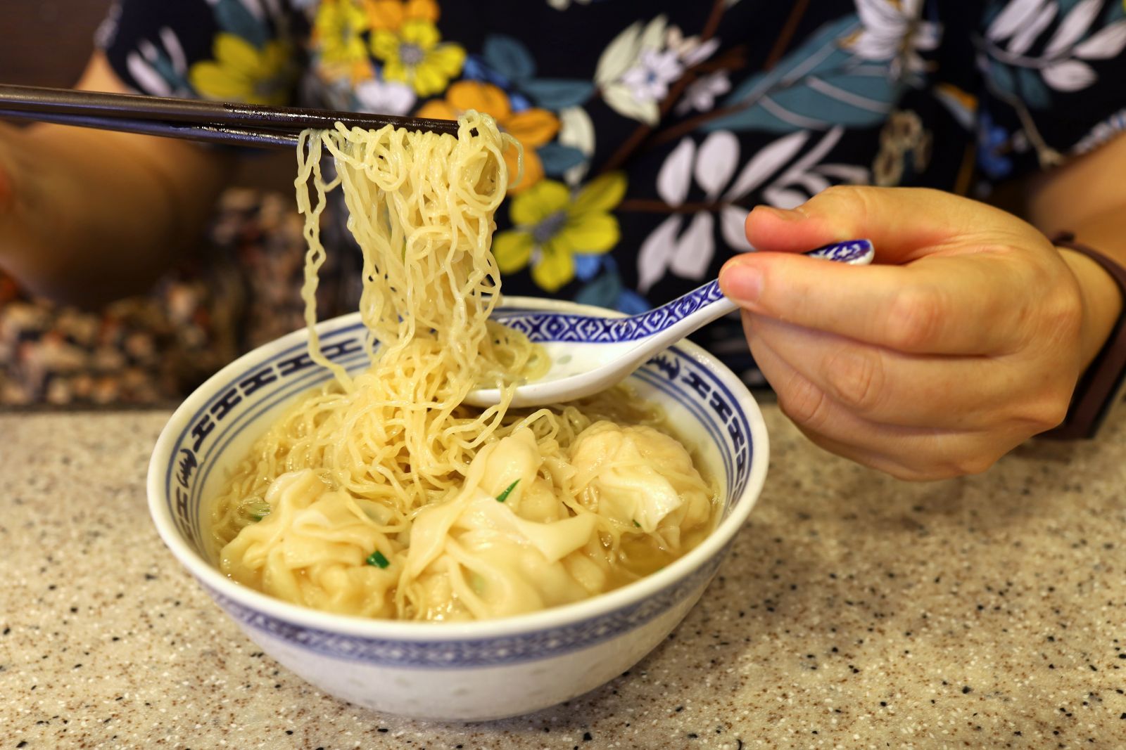 Chewy noodles are always placed on top of wontons to prevent them soak too long in the soup