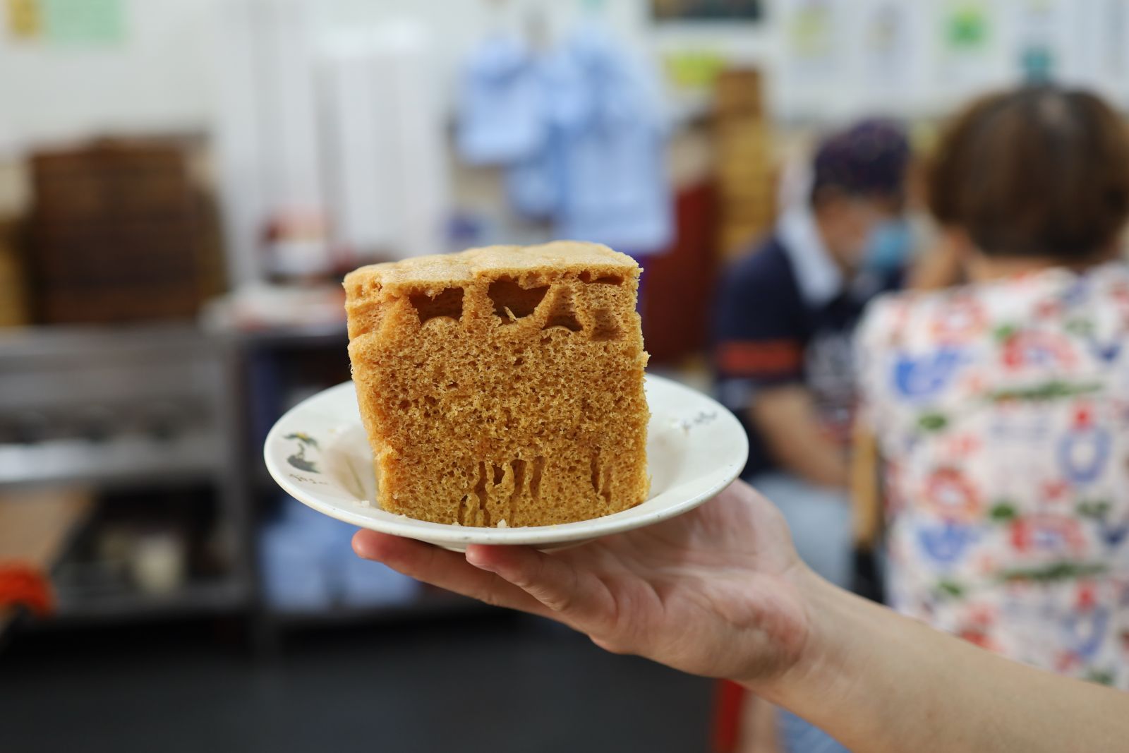 Malay sponge cake (馬拉糕) is super soft, sweet and chewy.