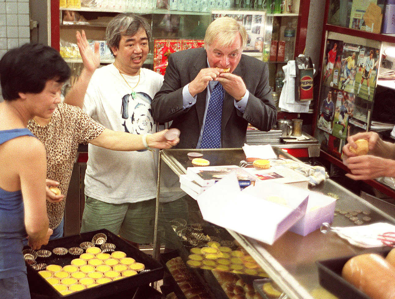 Chris Patten munches on an egg tart at Tai Cheong Bakery in Central, 199?