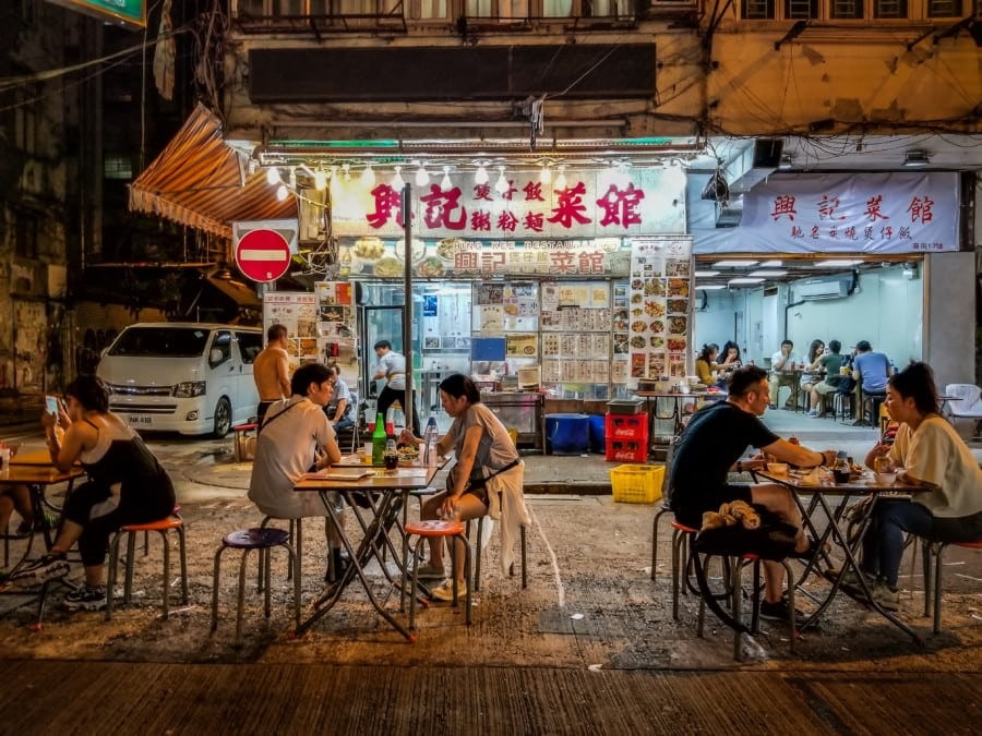 Outdoor seats for Hing Kee Claypot Rice