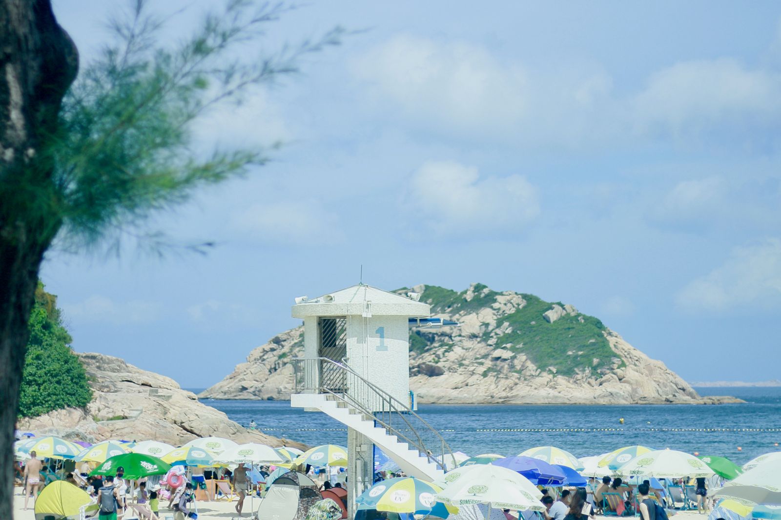 Sunday Shek O is always in a crowded vibe