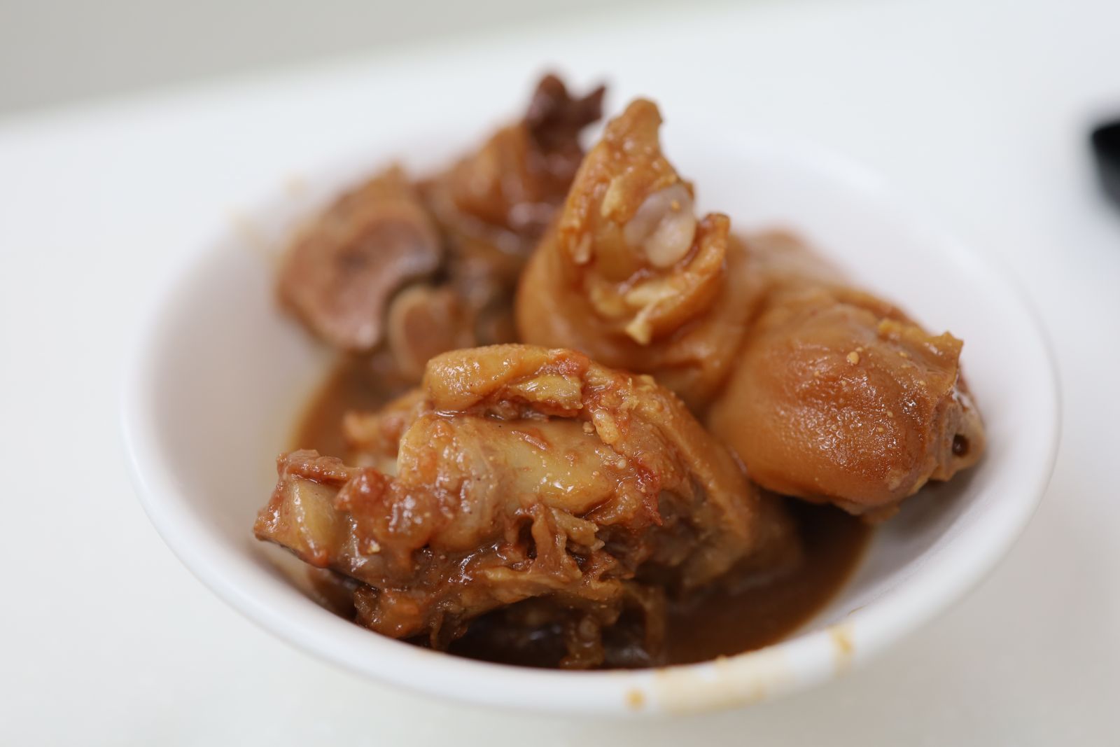 Pig's Knuckles with Fermented Bean Curd Toss Noodles (南乳豬手撈麵)