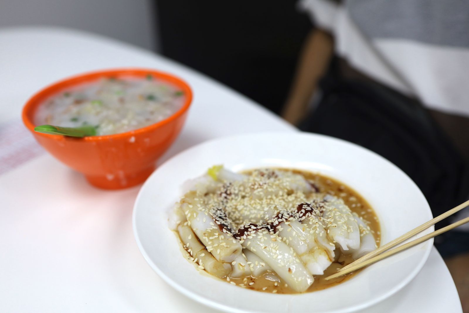 Congee and steamed rice rolls - Hong-Kong-style breakfast