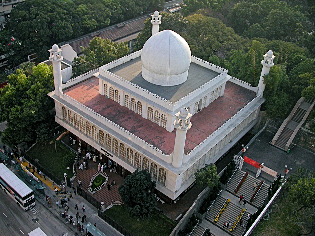 Kowloon Mosque was built to service the Muslim Indian soldiers who stationed at the Whitfield Barrack