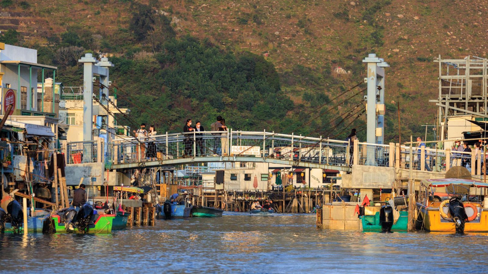 The tour boats are waiting by the bridge