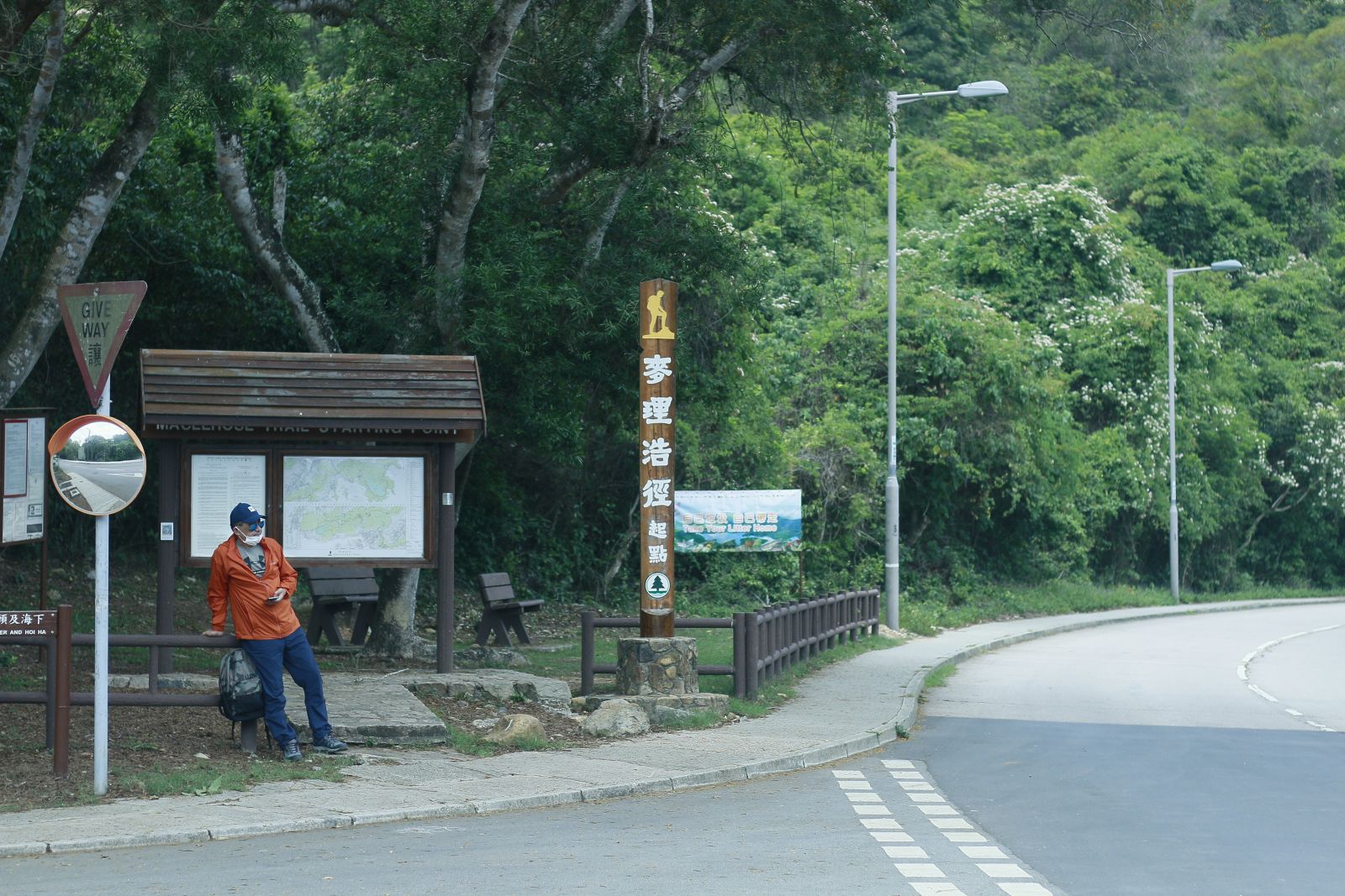 Keep right at the intersection to begin your hike!