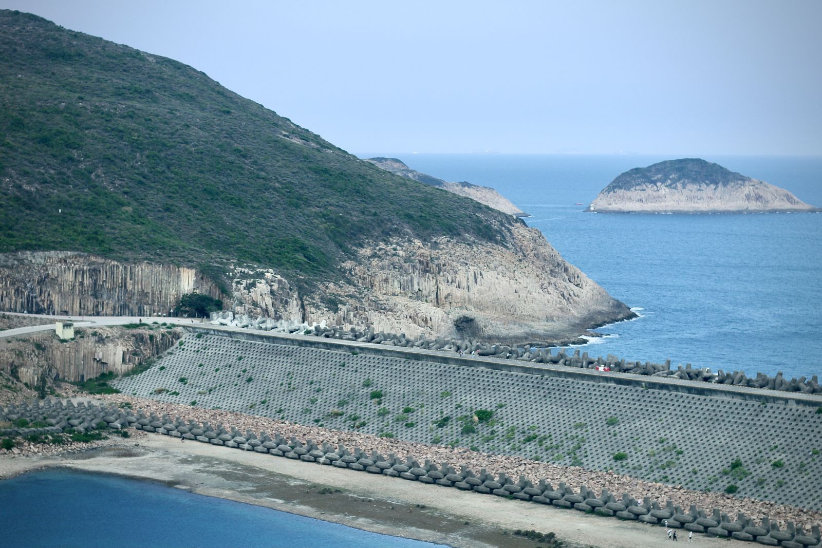 Massive breakwater