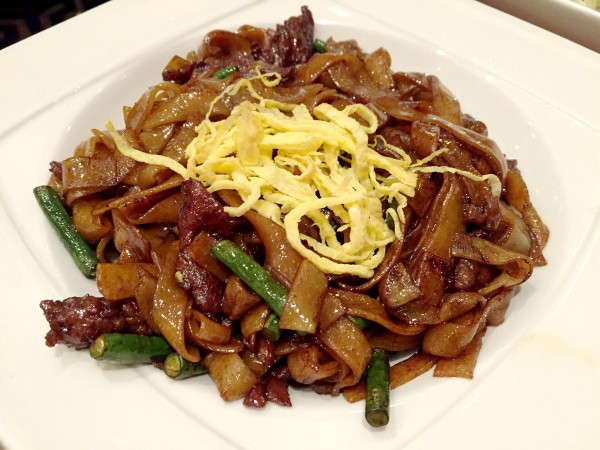 Flat Noodles with Sliced Beef (瑞士汁牛河)