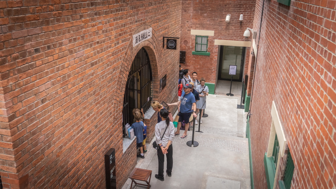 People line up to go into prison!